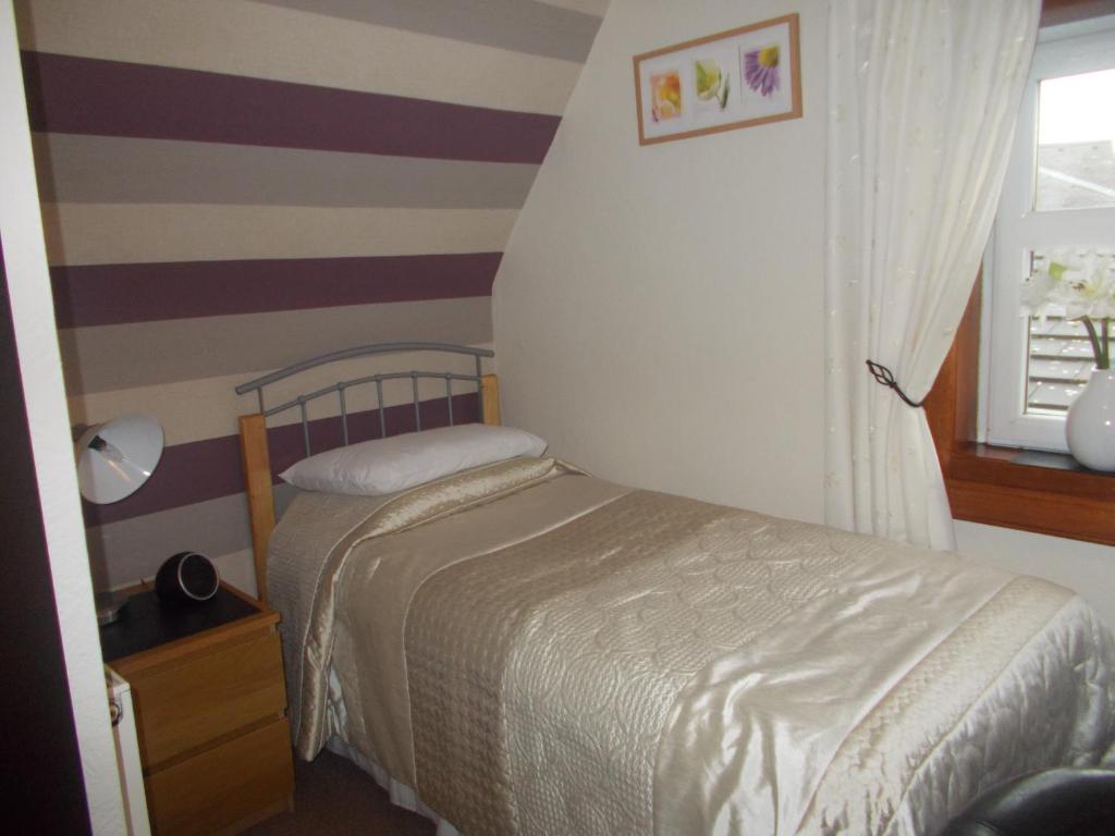 דנפרמליין Pitreavie Guest House חדר תמונה